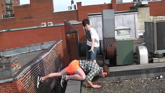 Parkour Fail - Guy Nearly Dies on Rooftop [HD] - YouTube (10808)