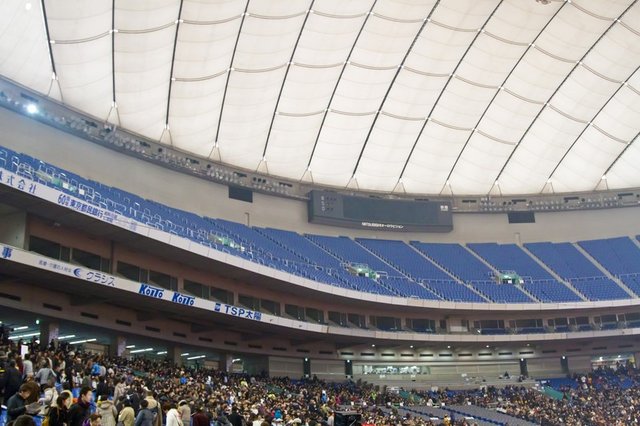 東京ドームの観客席｜無料の写真素材はフリー素材のぱくたそ (122249)
