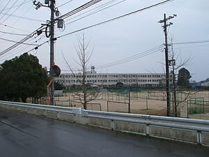 東広島市立八本松中学校 - Wikipedia (183213)