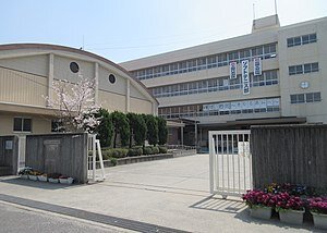 茨木市立西陵中学校 - Wikipedia (185521)