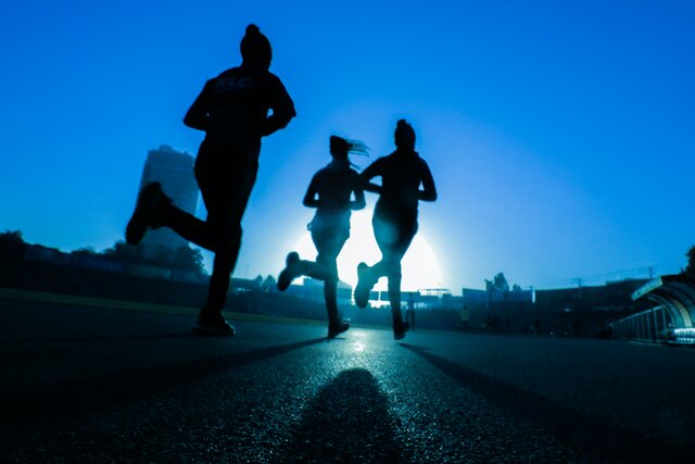 silhouette of three women running on grey concrete road photo – Free Fitness Image on Unsplash (246972)