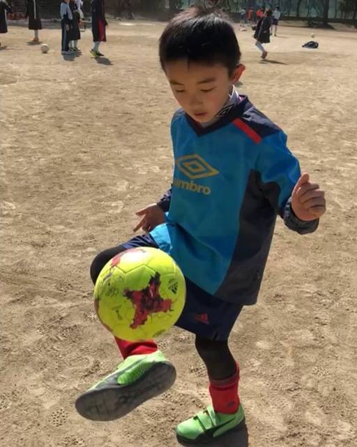 hiromi…ʚ◡̈⃝ɞ🇯🇵✨さんはInstagramを利用しています:「リフティング…13回かいっ！  息子に一言！！ "頑張れ!!! あんたは出来る!!!!!" #サッカー#サッカー少年 #リフティング#練習 #リフティング練習 #やれば出来る子  #あんたは出来る子  #頑張れ #イケメン息子 #fight #soccer #スポーツ男子…」 (25639)