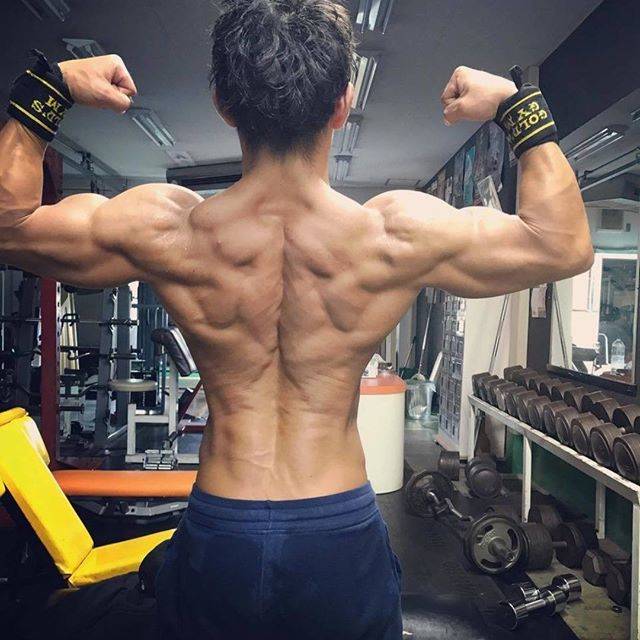 伊藤圭太 on Instagram: “#筋トレ男子 #背筋トレーニング #イケメン、になりたい最近の願望です。。笑” (25808)