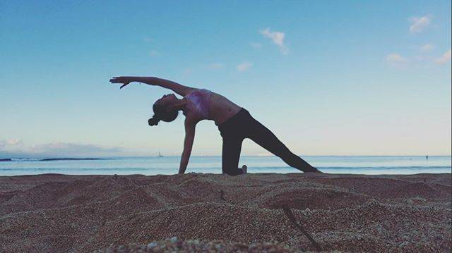 Saico on Instagram: “最近は 地上に降りても ヨガしてます 空中だけじゃ ないの！ そしてまた 新しいこと お勉強しはじめて もっと 知りたいこと 増えて 楽しい。。。 まずは 身近な人の 改造計画 笑！ . . . . #yogalife #instayoga  #yogagirl…” (26012)