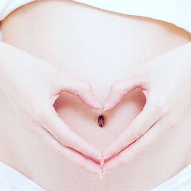 HOT YOGA & FITNESS GILL 西田店 on Instagram: “『ホットヨガで妊活&温活』 ホットヨガに通ってから妊娠されたお客様が 沢山いらっしゃいますよ❤  子宮や卵巣機能にとって冷えは大敵です♪ 温かい環境で体を動かし骨盤を温めましょう。 卵子の質を高めて妊娠しやすい体に❤ 思っている以上に骨盤や腰、ヒップは一年中 冷えています！…” (26097)