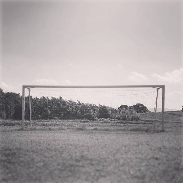 Genki Kashima on Instagram: “地面はゴテゴテで太い草が生えてはこのネットを揺らしたくても出来ません。 . ここでサッカーを練習すれば足元のテクニックは上手くはなるでしょうが、子ども達が楽しくサッカーがやれる環境では… . 未来ある子ども達にサッカーグラウンドを⚽️ . #REVANTE下中プロジェクト…” (30389)