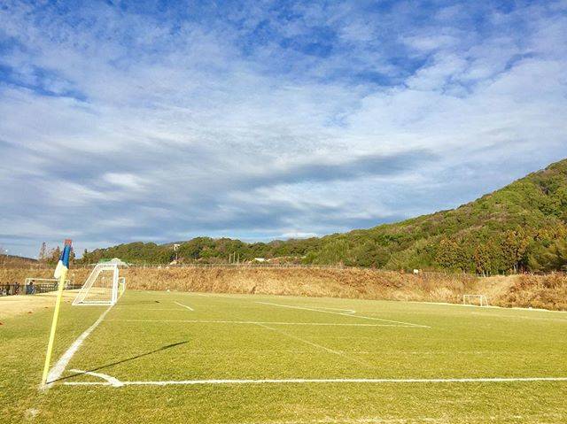 Michikaz on Instagram: “青空が気持ち良かった(^^) #サッカー #サッカー場 #サッカーフィールド #青空 #空 #雲 #bluesky #sky #cloud #soccer #football #footballground #ig_japan #icu_japan…” (30390)