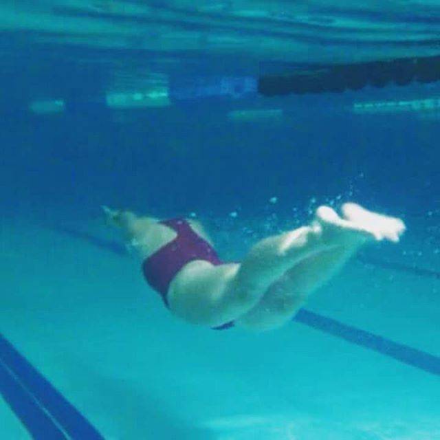Thaís VargasさんはInstagramを利用しています:「Voando 🐬 #natação #swimming  #dolphinkick #flying #voando」 (36795)