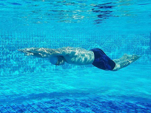 Hendra HamさんはInstagramを利用しています:「swim like a dolphin! 🦈 #instaphoto #instashoot #swimming #swimner #dolphin #dolphinkick #speedo #healthylife」 (36799)