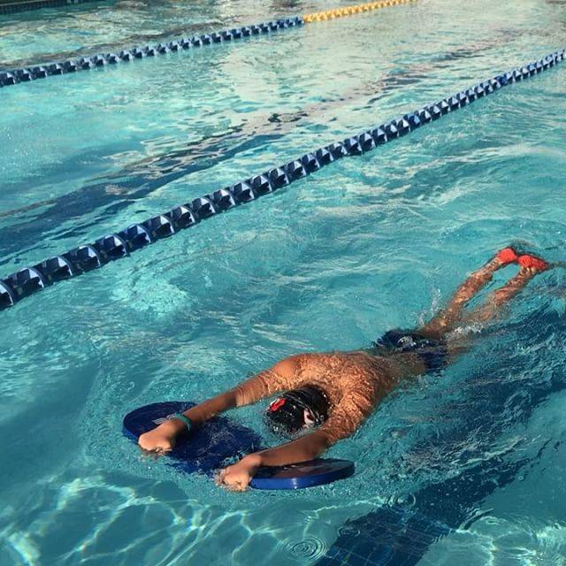 Fast Forward SwimmingさんはInstagramを利用しています:「Here’s Ryan having some fun doing butterfly with extra equipment! 🐬💦 #fastforwardswimming #swimlessons #privatelessons #competitiveswimming…」 (36820)