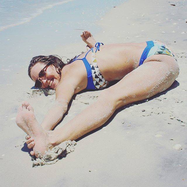 @y0ga.m0m - Instagram:「My beach yoga photo shoots always seem to end with this super sandy squish! ☀️🌴🧘🏻‍♀️ . . Bikini by @prana #prAna 🙏🏼 #yoga #yogaeverydamnday…」 (36823)