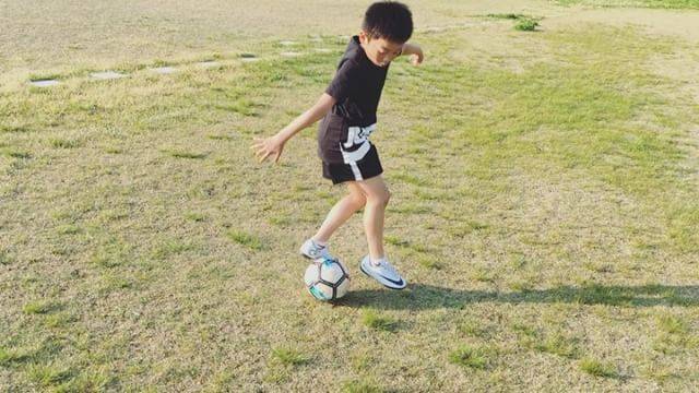 Isao Ito on Instagram: “*今日のボール遊び。サッカー始めてから約５ヶ月。とにかく今が楽しいみたい。#ナイキフットボール #ジンガ #U8#サッカー少年” (37572)