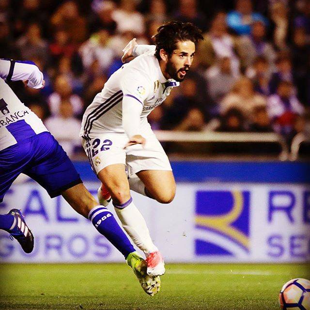 サッカーキング on Instagram: “. 2017.04.26 イスコが出場した試合の連続無敗記録は「45」に！ . ISCO midfielder of Real Madrid (22) battles for the ball with Alex Bergantios midfielder of…” (38702)