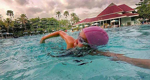 @corrycortine - Instagram:「I can't fly, thats why I #crawl.. 🏊🏾 📷 @chaidirakbar #freestyleswimming #swimmingpool #stroke」 (41576)