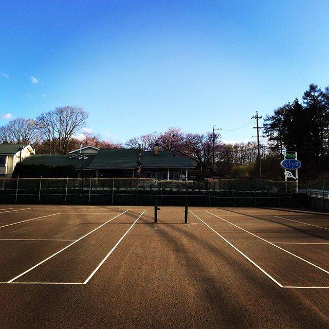 ペンションベルレーヌ on Instagram: “#軽井沢#発地#ペンション#ペンションベルレーヌ#テニス#テニスコート#クレーコート#レンタルコート#春#空今日も気持ちの良いお天気です( •̤ᴗ•̤ )コートのレンタルも始まりました。” (48901)