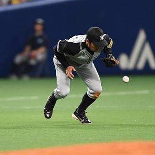 Sin Shirae on Instagram: “阪神、鳥谷昨日、アニキ金本と連続試合２位⚾の記録に並んだ今日。 中日と同点の9回裏、中日ツーアウトから、京田のゴロを鳥谷がファンブルして、一塁セーフとなり、三塁走者が帰りサヨナラ負け⚾ 記録更新の今日の試合、自分のエラーでサヨナラ負け⚾したこの試合を、鳥谷は生涯忘れないだろう⚾…” (48909)