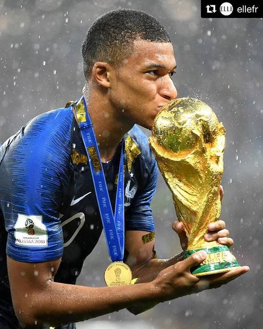@unifrancetokyo on Instagram: “ロシア、ワールドカップでフランス🇫🇷代表が優勝しました‼️🎉🏆 おめでとうございまーーーーす！！！フランスは大騒ぎですね。 . . . #ワールドカップ #ワールドカップ2018 #フランス #フランス優勝 #ムバッペ #エムバペ #ムバッペかエムバペどっち  #Repost…” (49589)
