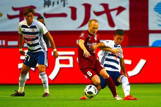 Yuta.Kida on Instagram: “昨日は感動と興奮でいっぱいだったけど、 一夜明けて冷静に考えると、このマッチアップ、凄いことだよね。 ・ 交代時、ピッチから出る際の鳴り止まないチャント 本当にありがとうございました！ #YokohamaFMarinos #横浜Fマリノス #VisselKobe…” (54127)