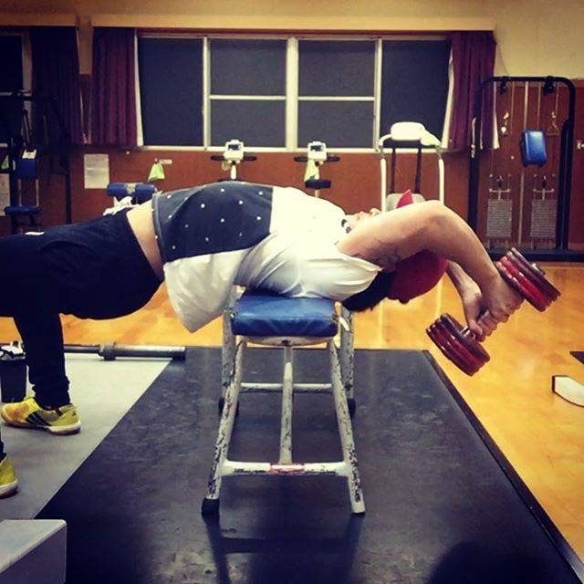 Shouhei Matumura on Instagram: “#背中トレ #ダンベルプルオーバー したけど、肩が痛いから、様子をみてとりいれよ(｀_´)ゞ 肩痛い時点でフォーム間違ってるんかな。笑 いろいろ挑戦して、かっこいい背中作る！！…” (56307)