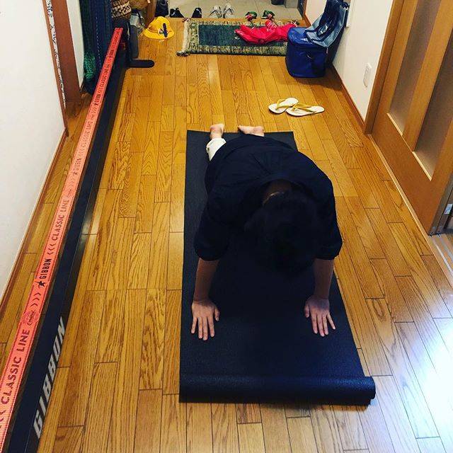 Kiyoshi on Instagram: “#みんなで筋肉体操 #腕立て伏せかみさん、1回で挫折。僕、30秒間早くやるののスタート後5秒くらいでで挫折。” (57689)