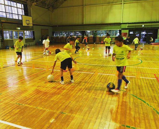 ZION FOOTBALL CLUB on Instagram: “武蔵村山スクール⚽️ 昨日は都民の日でお休みも多かったですが、みんな一生懸命取り組んでいました。月曜日のスクールは基礎練習を中心に行っています。 自分の技術の原点に立ち返って、コツコツ練習します。 また来週も頑張ろう😁  #zionfootballclub…” (59767)
