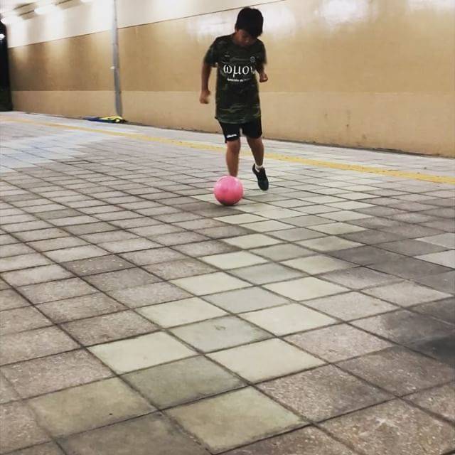 orange on Instagram: “基礎練習の繰り返し足の動きのスピードを上げたい#U10 #サッカー少年 #ドリブル #リフティング #リフティング練習はもう終わり” (59774)