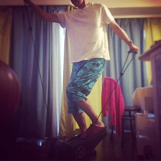 @hinagato on Instagram: “心拍数上げてます。#トレーニング#室内トレーニング #ステッパー#用務員ズ” (60911)