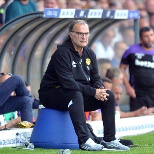 Bielsas BucketさんはInstagramを利用しています:「Day 64 - I wish I was as committed to my job as I am to posting the same picture of Bielsa every day #leedsunited #leeds #united #lufc #mot…」 (61156)