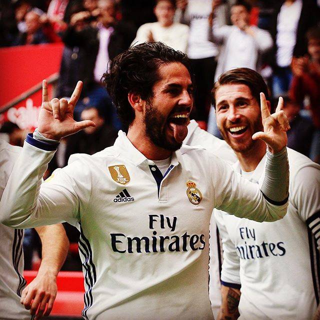 サッカーキング on Instagram: “. 2017.04.16 🤘🏻💘🤘🏻 少女との約束を果たすゴールパフォーマンス .  ISCO; midfielder of Real Madrid (22) and  other players of Real Madrid celebrate the goal of the…” (68018)