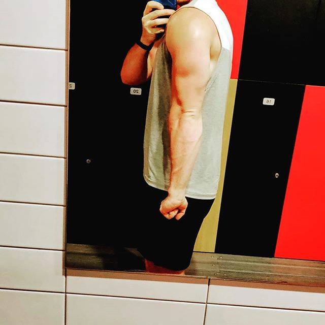 The Headless Physique on Instagram: “Triceps are really coming through, still have abit more fat to lose and that's when they will really shine. Slow and steady. #week1of5” (68125)