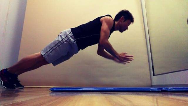 パーソナルトレーナーHiro Yoda on Instagram: “クラッププッシュアップ#筋トレ#エクササイズ#トレーニング#腕立て伏せ #プッシュアップ#クラッププッシュアップ#ワークアウト#workout#exercise#exercises #pushup#pushups#clappushups#clappushup” (68130)