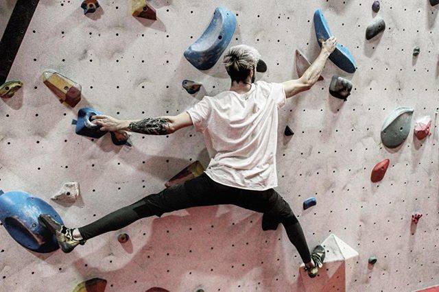 david elder - bouldering on Instagram: “TALL PERSON BETA 🔥💪🔥💪🔥 . . . it was at this comp that I tried the @ucraft_climbing anti-gravity shorts for the first time (with the highly…” (72334)