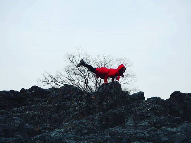 Megumi Sakamoto on Instagram: “On the rock!#crocodile #contortion #contortionist #japanese #balance #rock #nature #コントーション #クロコダイル #握力 #腕力 #バランス #群馬 #赤ワンピース #岩場 #自然” (72343)