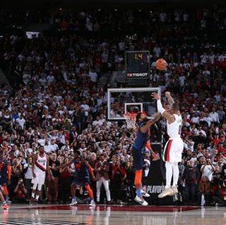 Shimpei_Iwasaki on Instagram: “Damian Lillard‼️🏀 what a shot‼️‼️‼️‼️‼️ チーム一筋、最高のブザービーター✨✨✨ #NBA #damianlillard #blazers  #cluchtime #whatashot #buzzerbeater  #playoffs…” (78575)