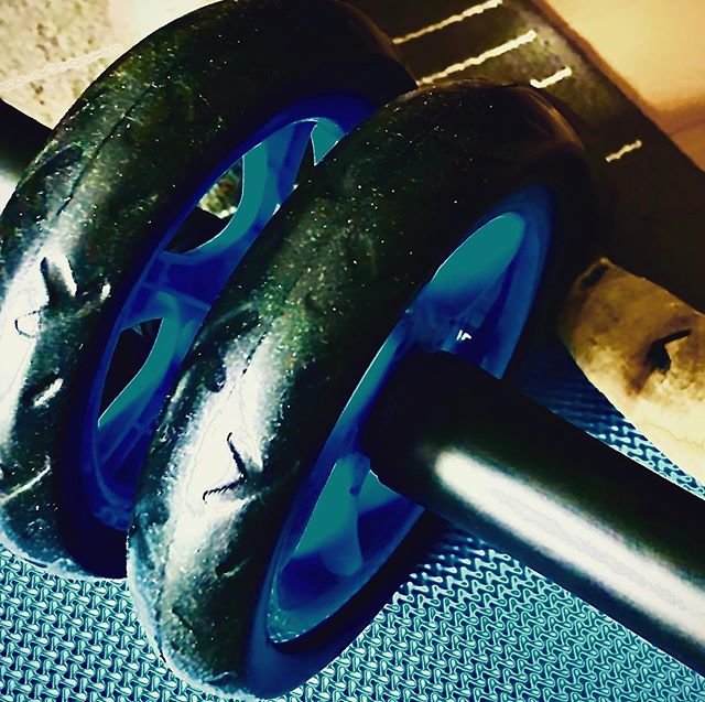 Necesario Rápido Cabrón！ on Instagram: “腹筋ローラーって、調子乗ってやると、その後１週間は出来なくなる。#腹筋ローラー #筋トレ #gym” (87362)