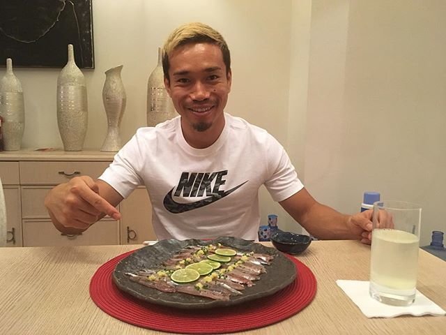 YutoNagatomo　長友佑都 on Instagram: “アウェーで試合があり、家に着いたのは早朝4時。着いた瞬間食トレ。なるべく早く身体のリカバリーできるように。@cuore_kato #recovery #食トレ” (95105)