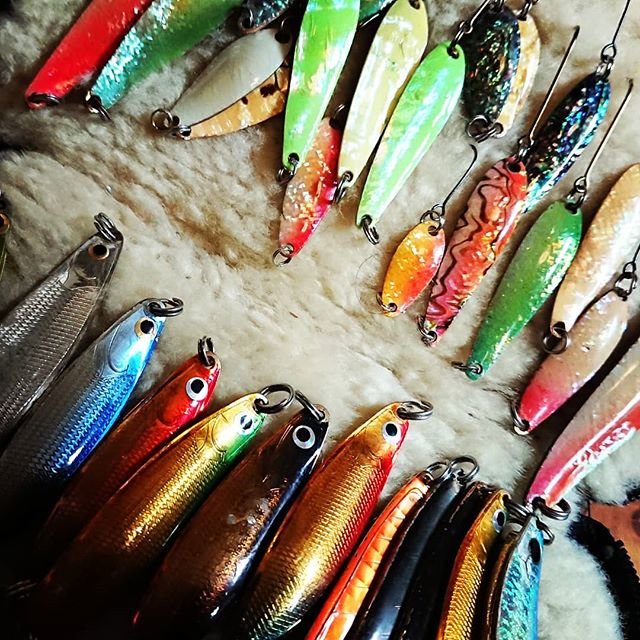 Takaaki Sekine on Instagram: “秋は釣れても釣れなくても湖でスプーンの季節。雨の降る日曜日にはその準備。#タックルハウス#ツインクルスプーン#バッセル#トラウトスプーン” (103502)