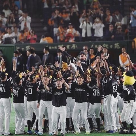 Rick van den Hurk | リックバンデンハーク on Instagram: “🏆JAPAN SERIES 2019 CHAMPIONS🏆  Together we did it! 4 straight wins. Tonight we @softbankhawks_official celebrate the 3rd Japan Series…” (108589)