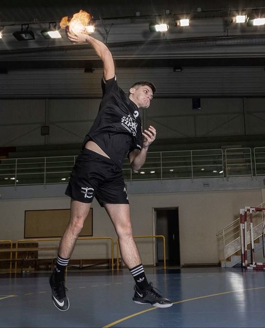 US Orléans Handball on Instagram: “#MatchDay ⬛️𝕱𝖔𝖗𝖈𝖊 𝖊𝖙 𝕭𝖗𝖆𝖛𝖔𝖚𝖗𝖊🖤 RDV 15h45 🖤 💻 @mthdiniz” (109638)