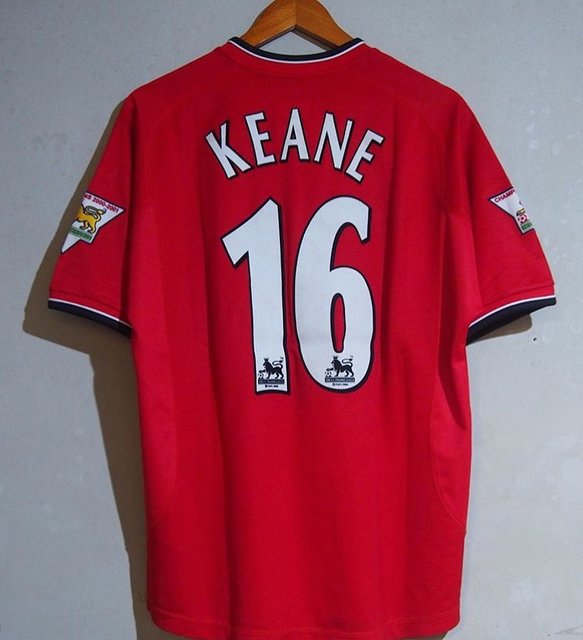 Roy Keane on Instagram: “Beautiful Jersey 🔥❤️ • • • • • • • • • #football #soccer #footy #433 #mufc #manchesterunited #manchester #legend #coach #tb #tbt #ireland…” (111572)