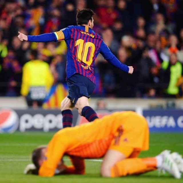 Lionel Messi on Instagram: “Barcelona 3-0 Manchester United(16'20' Messi, 61’ Coutinho)(agg: 4-0) Semifinals here we come!#UCL#ChampionsLeague” (114015)