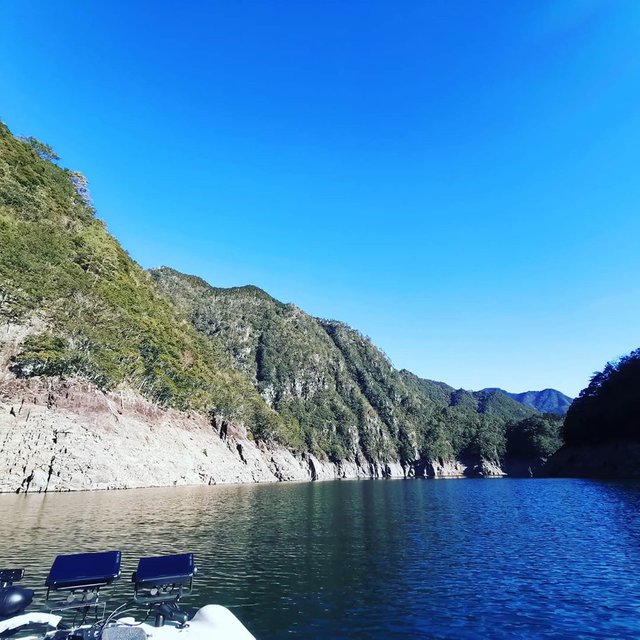 KenD（けんでぃ） on Instagram: “青い空のイケハラ。リザーバーってほんと景色が素晴らしいですね…#池原ダム #バスフィッシング #爆風でも波が立たない #凪だと本当に鏡のよう #今日は魚探がけだけでしたが #次回からは釣りこんでみます…” (116050)