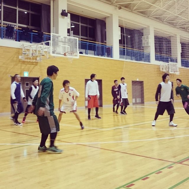 Yusei Koizumi on Instagram: “我がバスケチームは始めは人が少なくて(5、6人）氷河期だったが🐧最近は、３チーム(15人）つくれるぐらいメンバーが増えて楽しくなってきた(^人^)🏀#バスケ #ゾーンディフェンス  ” (116939)