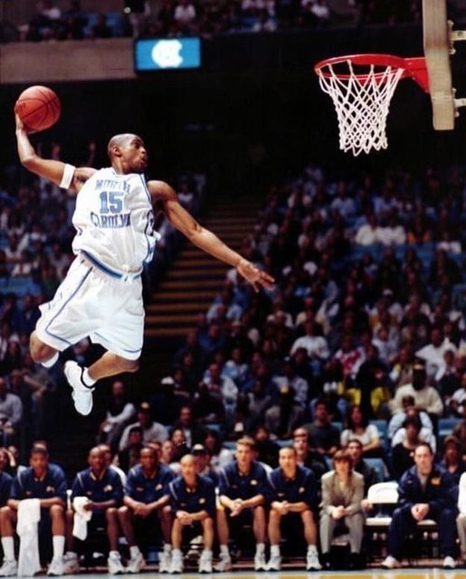 Vince Carter on Instagram: “Fly fly flyyy #HALFMAN @vincecarter15_official 🏀 🏀 🏀 #basketball#basket#basketball🏀…” (118382)