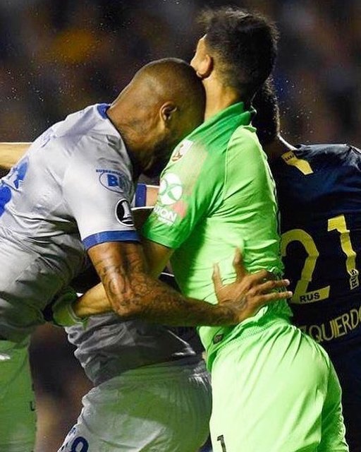 @lapizarradt on Instagram: “Por qué Dedé no fue expulsado antes? 🤔 . En el partido entre Atlético Tucumán y Gremio, Gervasio Núñez cometió una irresponsabilidad y se…” (120381)