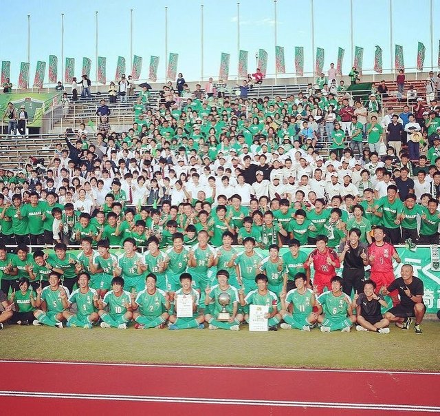 りゅういち on Instagram: “11月2日韮崎高校サッカー部引退。  韮高での3年間はほんとに充実していて、楽しかった。辛いことも苦しい事も沢山あったけど、この72人で頑張れた。本当にありがとう。韮崎高校で全国大会出場という夢を叶えてくれた仲間たちには感謝しかありません。…” (120696)