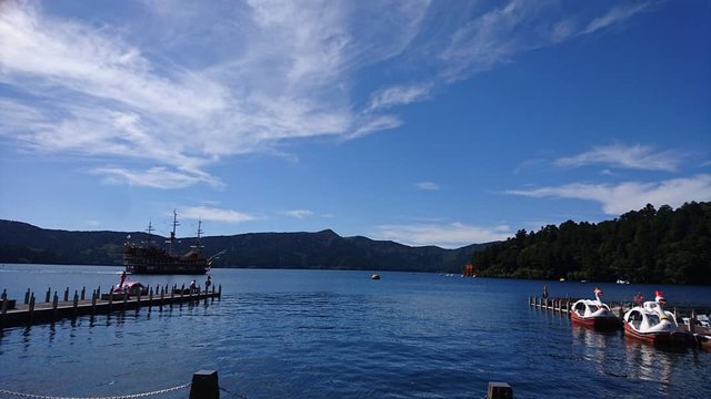 🍎 on Instagram: “#箱根 #箱根港 #海賊船 #芦ノ湖 #Hakone #pirateship #lakeashinoko” (121387)