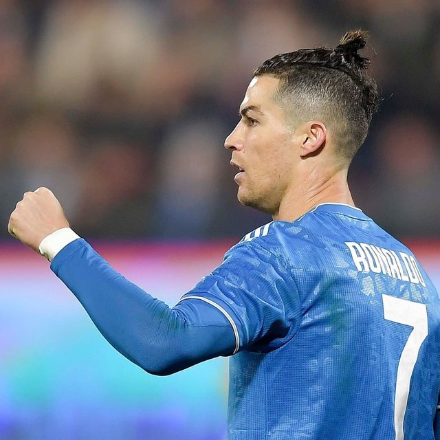 Juventus Football Club’s Instagram photo: “ALWAYS ON 🔥#SPALJuve #Cristiano #Ronaldo #CR7Juve #FinoAllaFine” (121615)