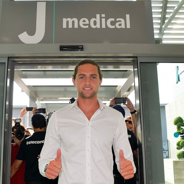 Juventus Football Club on Instagram: “#MondayMotivation 💪 @adrienrabiot_25 📍J Medical 🏥” (121639)