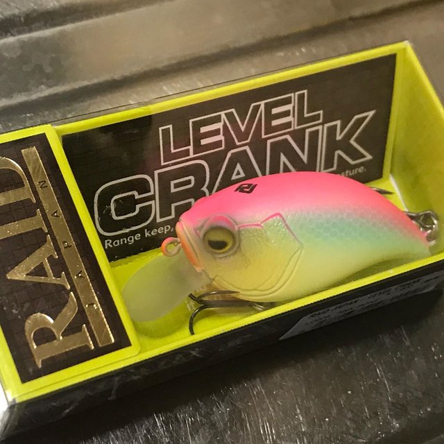 ロジャース on Instagram: “RAIDJAPAN/LEVEL CRANK-PINK BONE ふらっと釣具屋寄ったらゲットなう。 鉄板のヤツ。 レベルクランク。 初期カラーやん。。。 しかも...ラスイチ😝 買うてまうやろwww ピンク大好き。 ヤバス😝ヤバス😝 #レベルクランク #レイドジャパン…” (124273)